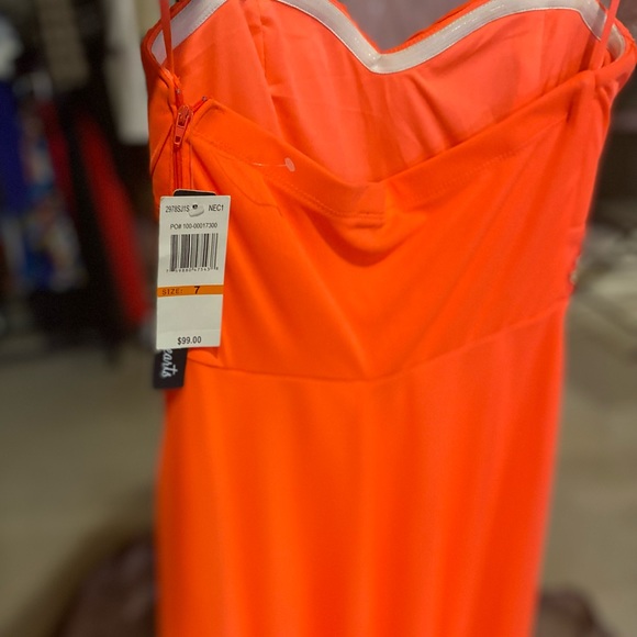 Coral strapless prom dress - Picture 3 of 4